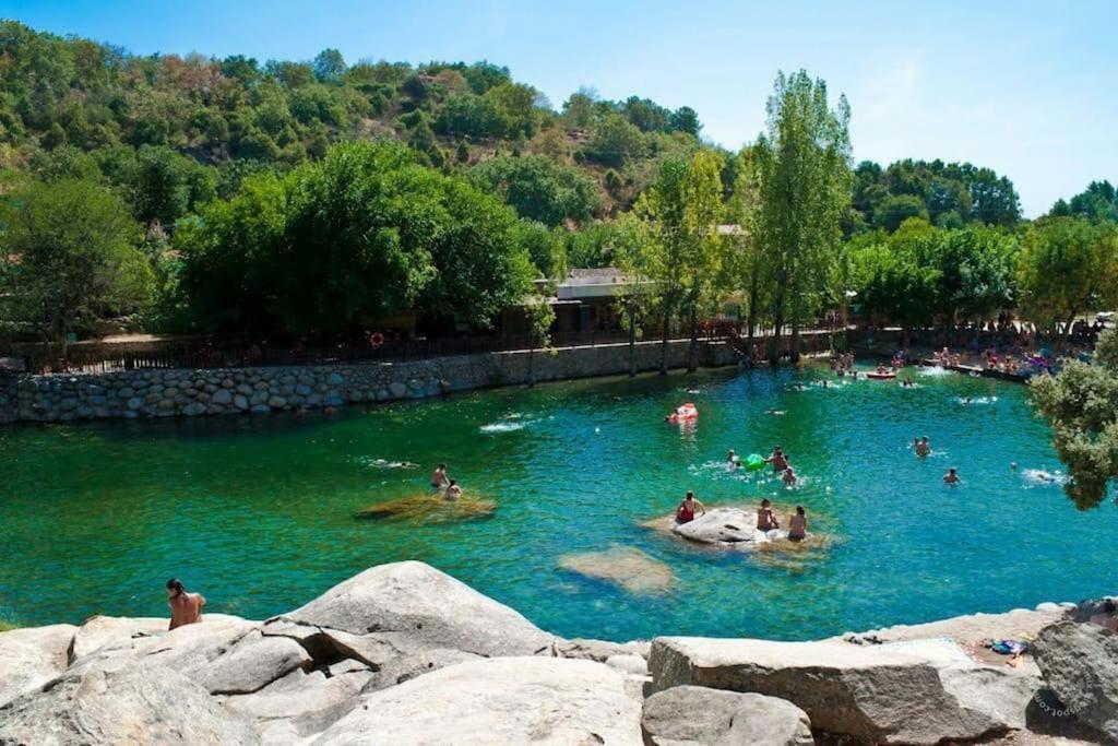 Casa Rural en Candeleda con piscina y un maravilloso jardín Exterior foto