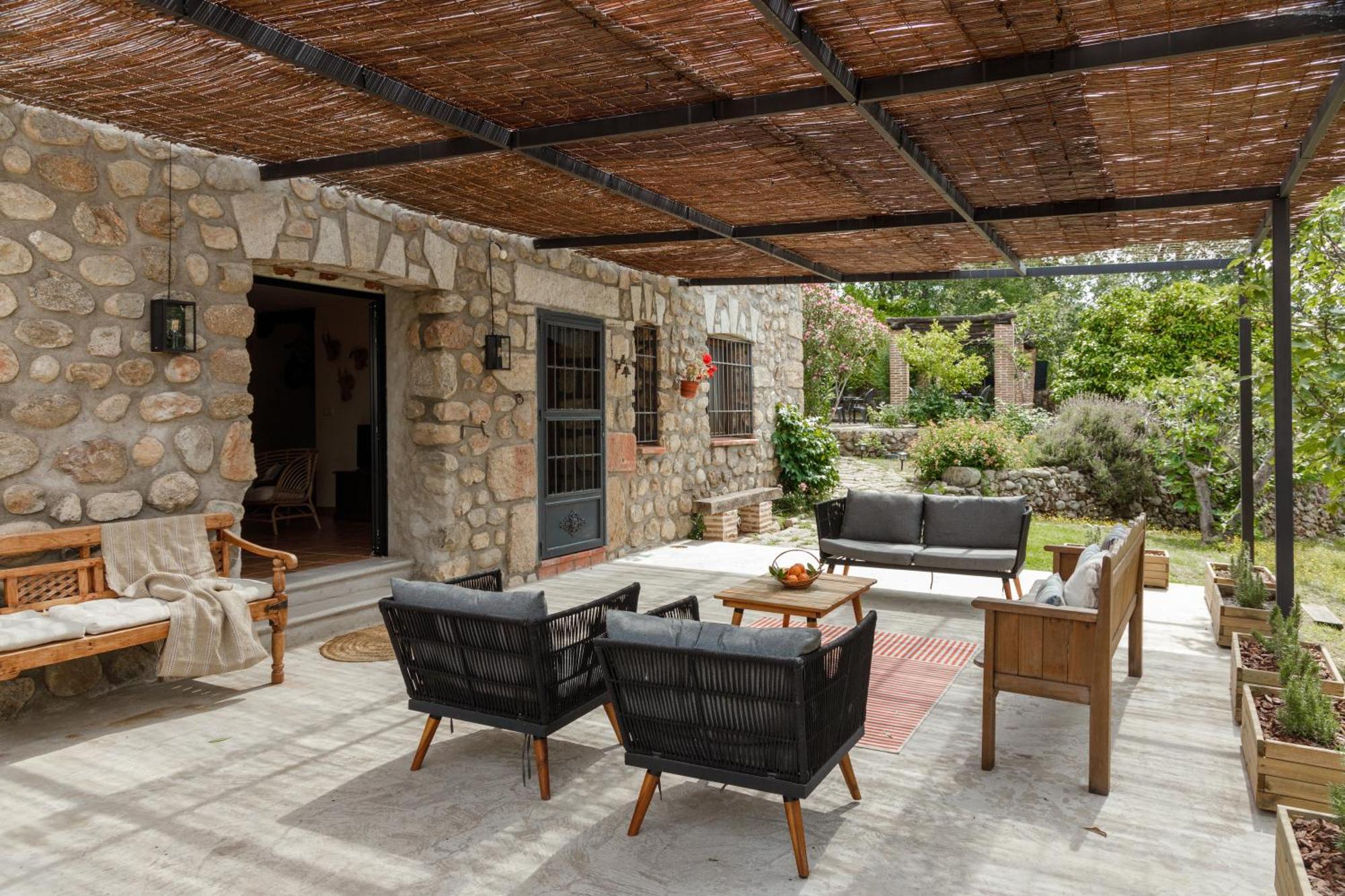 Casa Rural en Candeleda con piscina y un maravilloso jardín Exterior foto